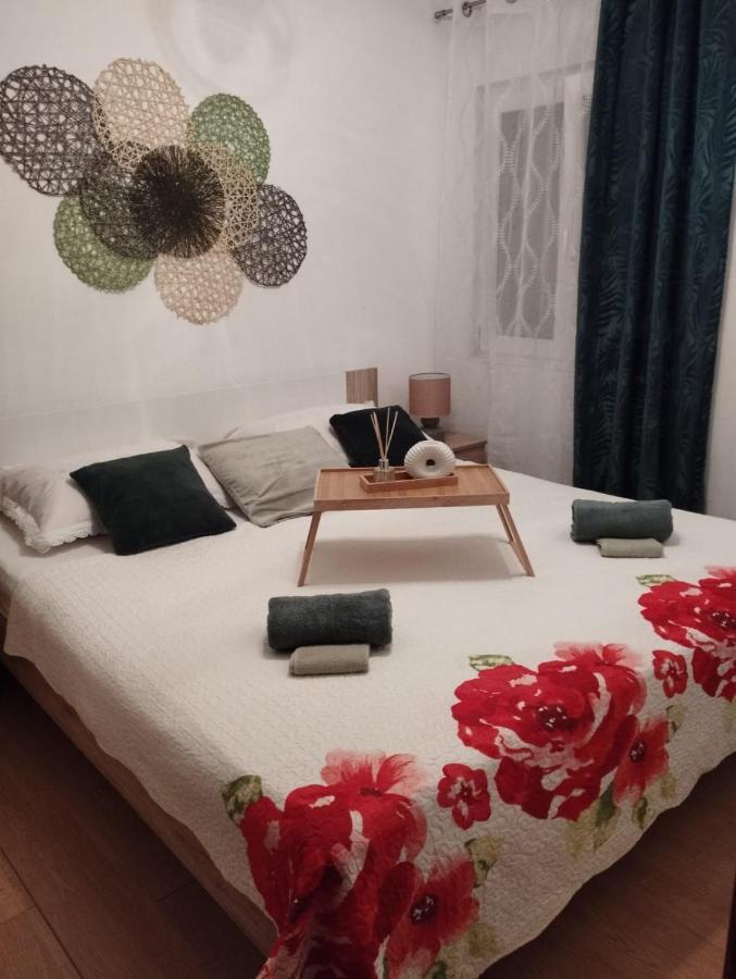 Apartmani Bilic Dugi Rat Exterior foto